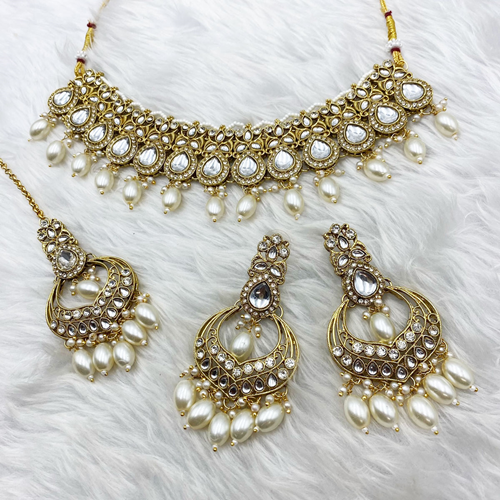 Akti White Kundan Necklace Set - Gold