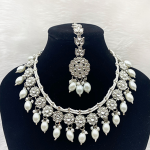 Arki White Kundan Necklace Set - Silver